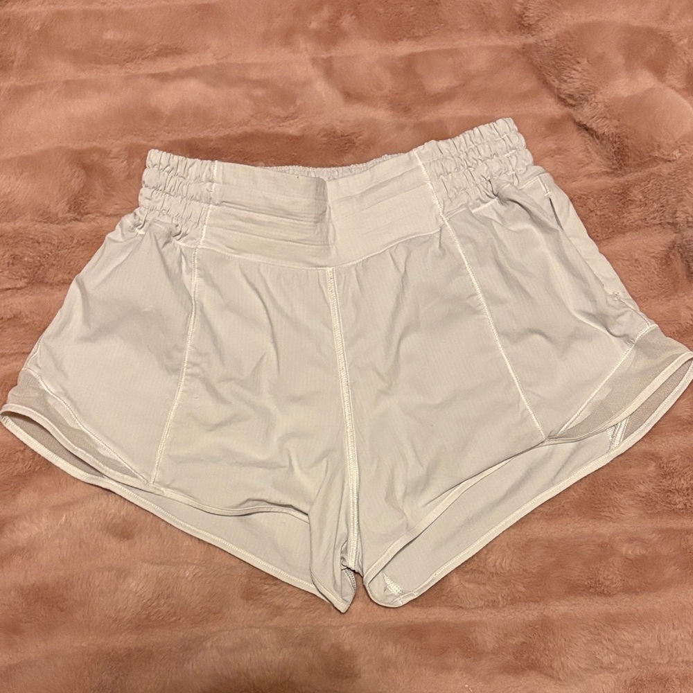 Lululemon Women's Hotty Hot High-Rise Lined Short 2.5" White size 4